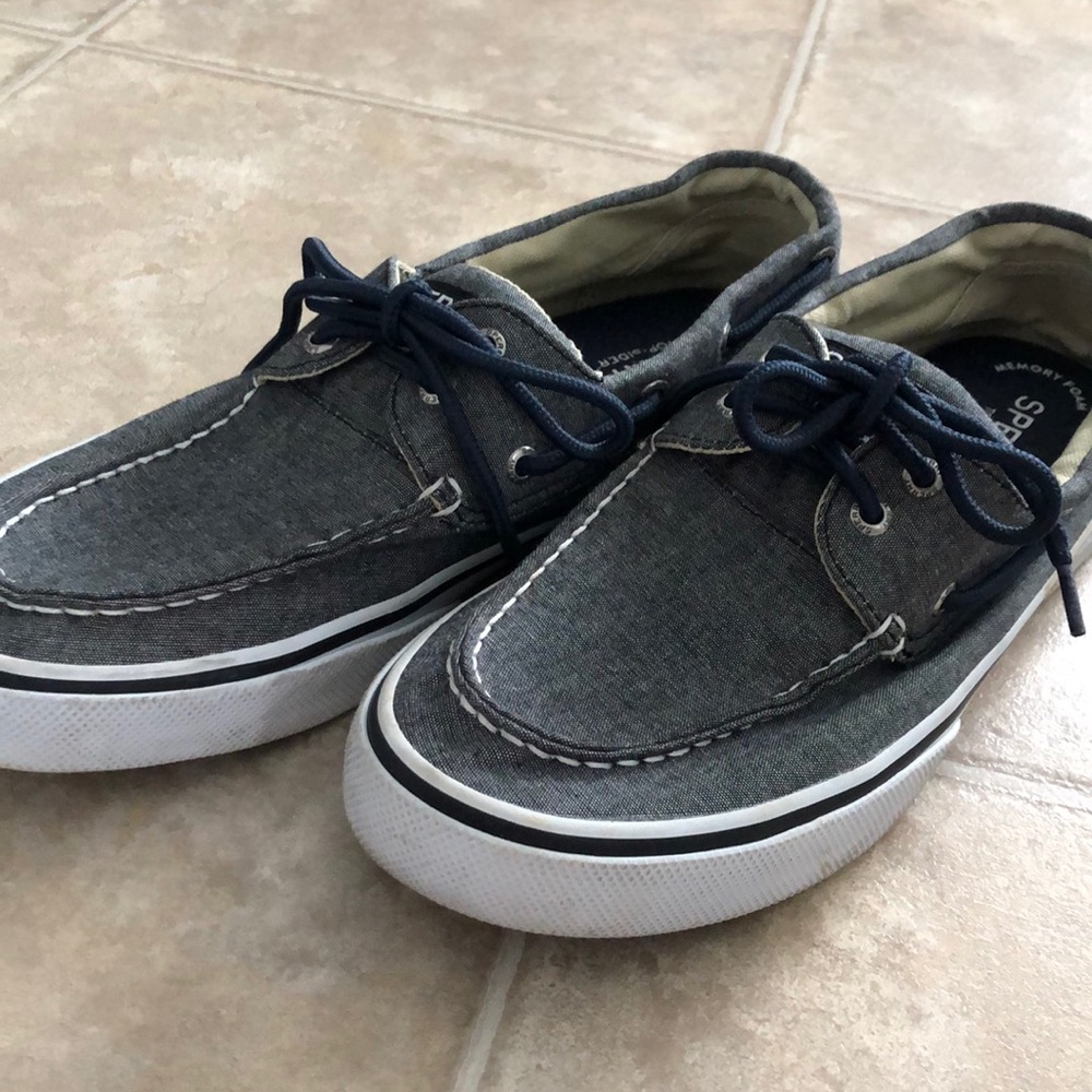 Men’s size 10 Sperry Top-Sider navy shoe